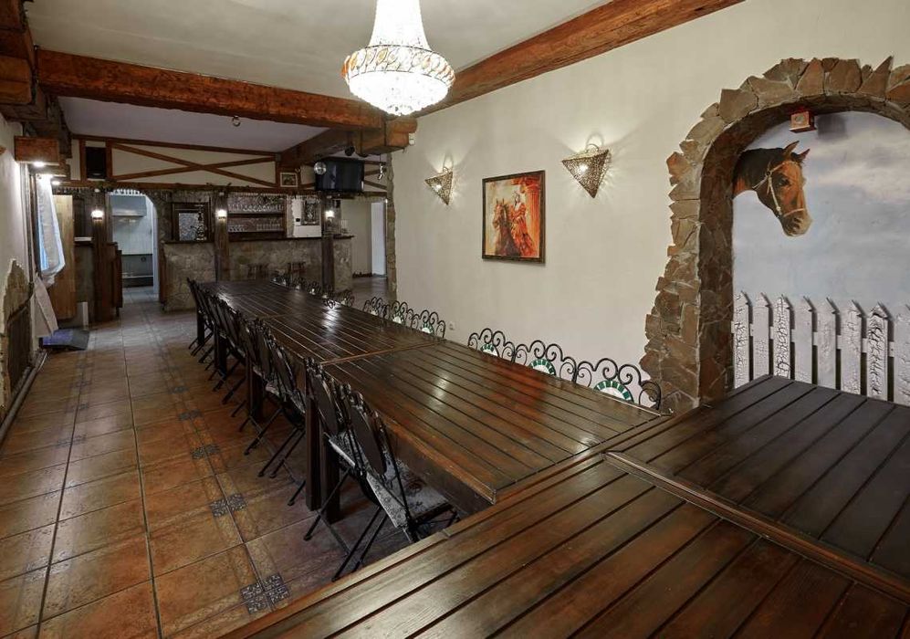 Дом 300 кв. Открытый бассейн с подогревом, сауна, джакузи, бильярд.