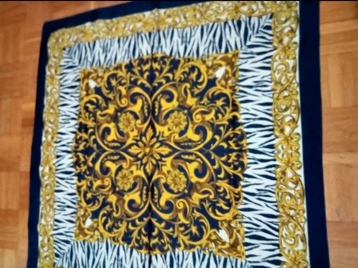 Lenços decorativos grandes quadrados