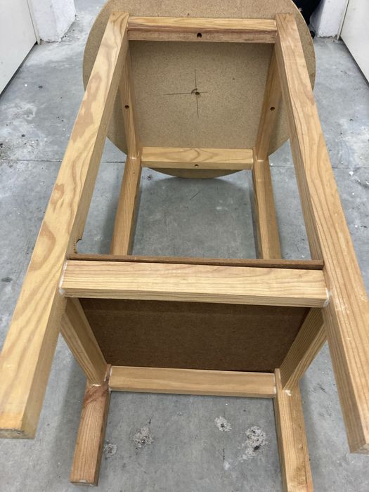 Mesa camilha em pinho