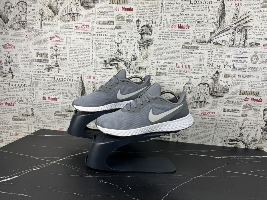 Кросівки Nike Revolution Розмір 44 Original Взуття