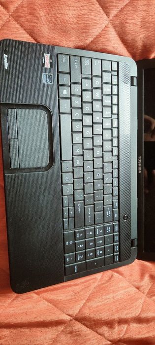 Laptop Toshiba PSCBQU-001005B AMD E1. 4GB 320GB