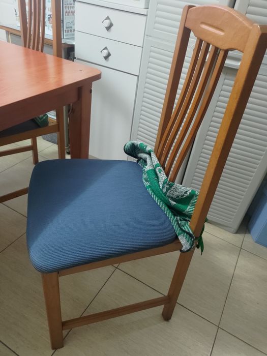 Mesa e 4 Cadeiras em Madeira Cerejeira