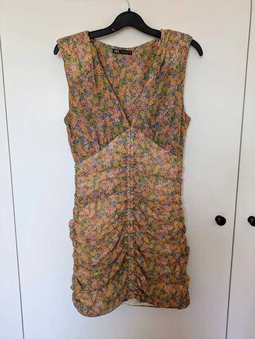 Vestido floral Zara