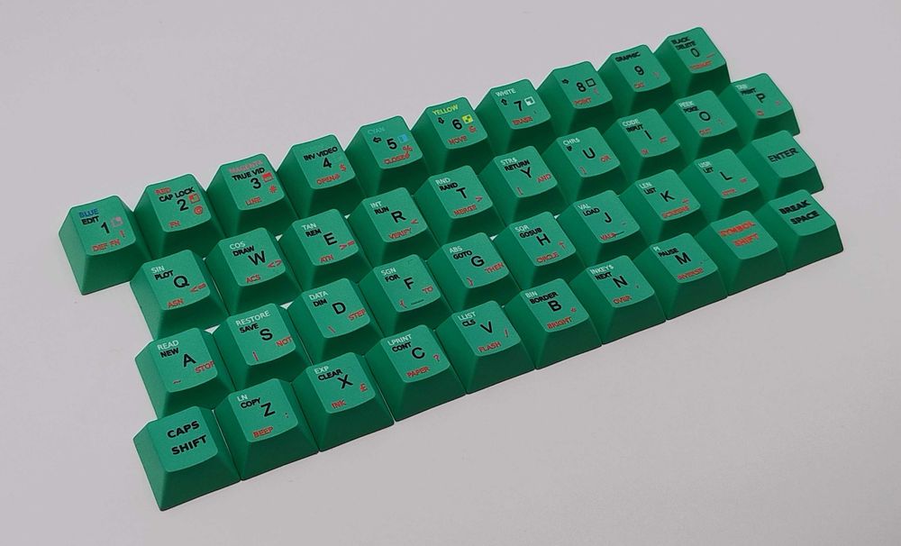 Zestaw 40 sztuk keycapsów dedykowanych do ZX Spectrum