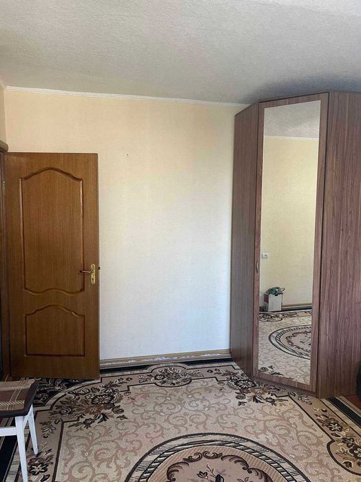 Без хазяїв.кімната в гуртожитку.Дарницкая площа.Азербальжанская 8