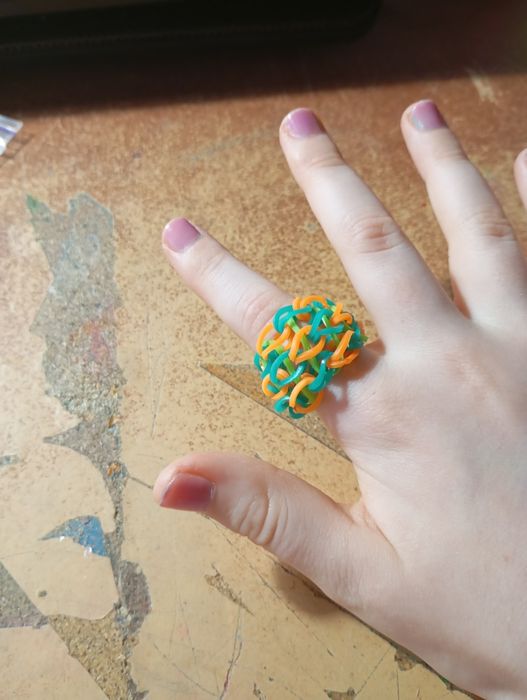 Кільце весняне в яскравих кольорах