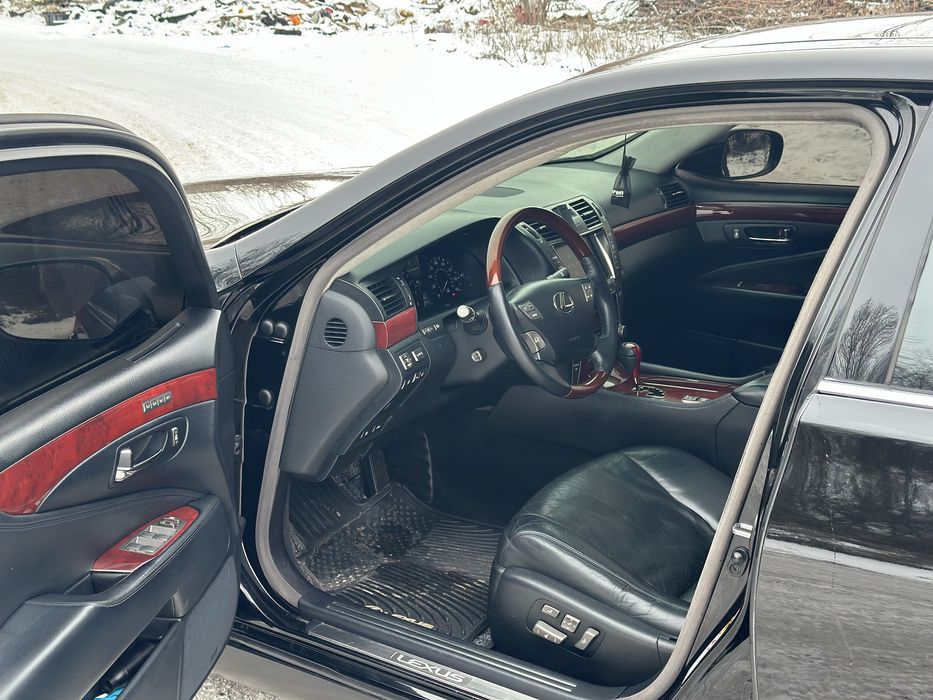 Lexus LS460L 2008 4.6 бензин