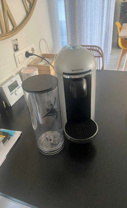 Máquina de café Nespresso vertuo
