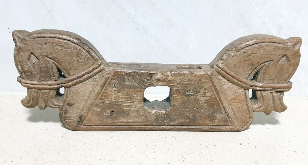 Linda antiga talha em madeira "cavalos" esculpida à mão