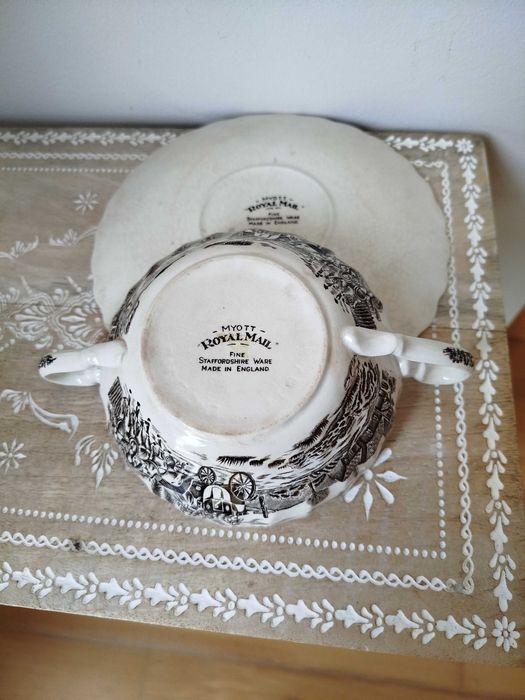 Antiga Taça de Consommé em Porcelana Inglesa