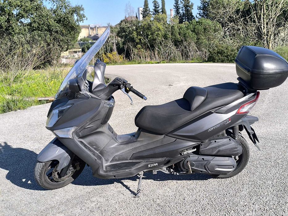 SYM 300i GTS com Topcase