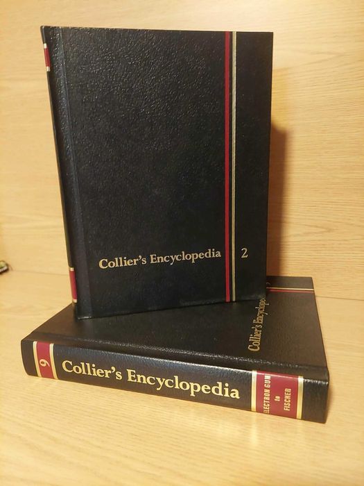 Vendo para desocupar Collier's Encyclopedia composta por 38 volumes em estado imaculado. Aceito propostas..