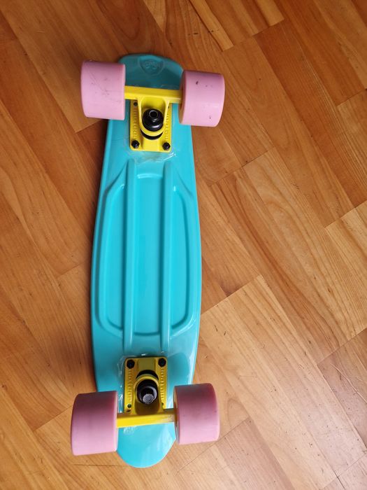 Deskorolka jak nowa 56cm