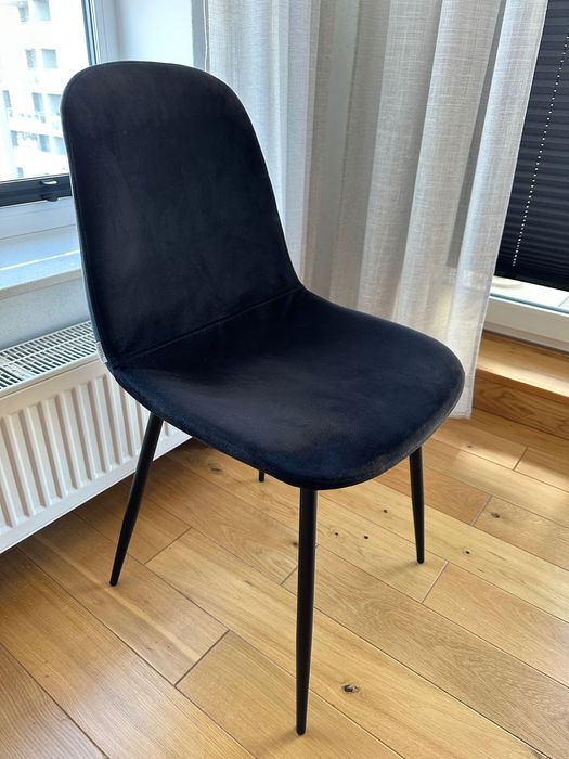 4 krzesła tapicerowane czarne – komplet, bardzo dobry stan