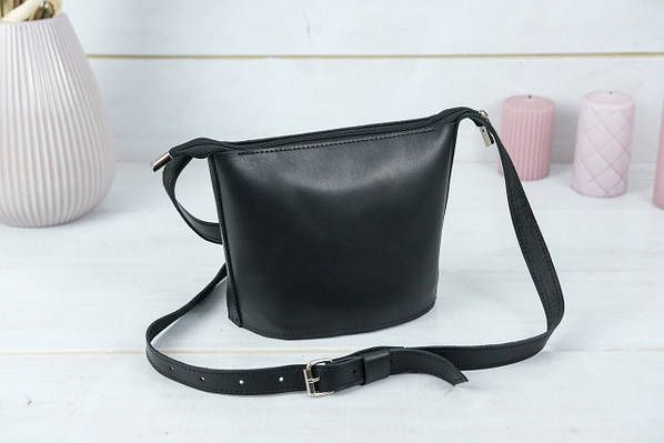 Нова шкіряна чорна сумка