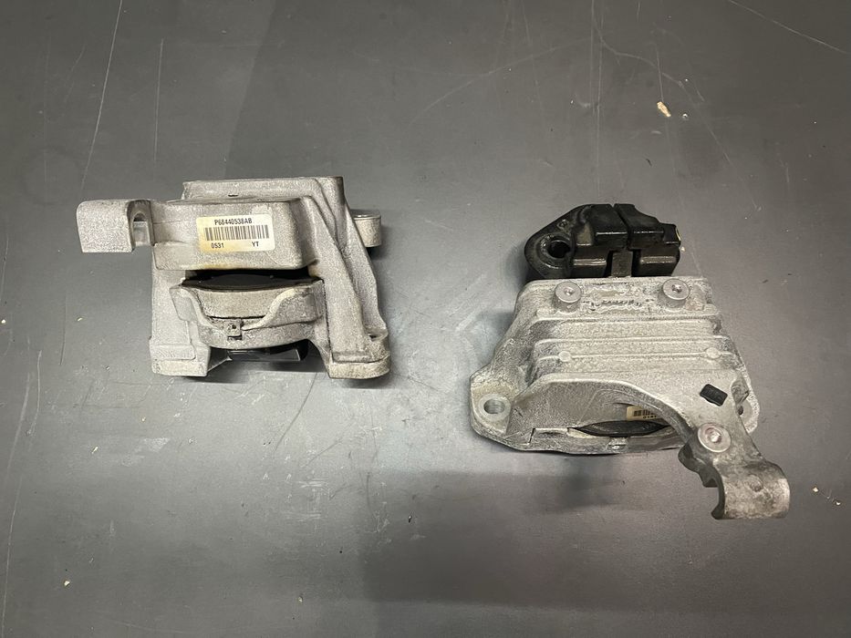 Подушка двигуна ліва права 2.0 jeep cherokee kl