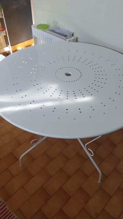 Mesa de jardim com duas cadeiras