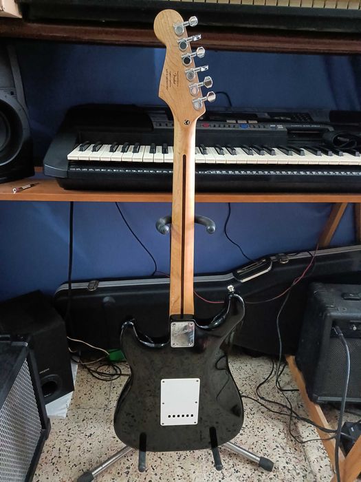 Guitarra Squier  mais amplificador
