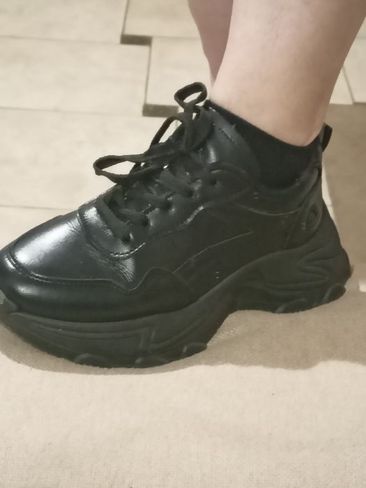 Прода кожаные кроссовки