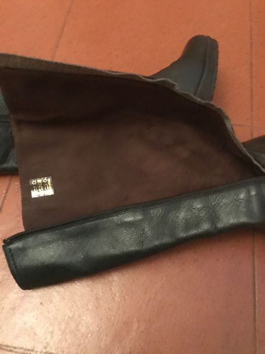 Vendo botas em pele muito pouco usadas