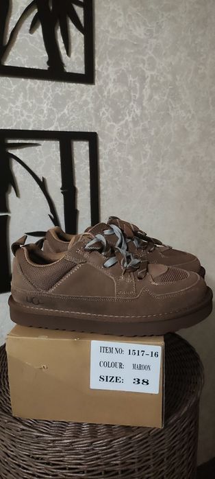 Нові кросівки на широку ніжку