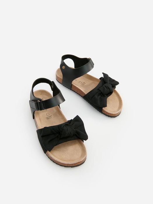 Дитячі босоніжки фірми reserved