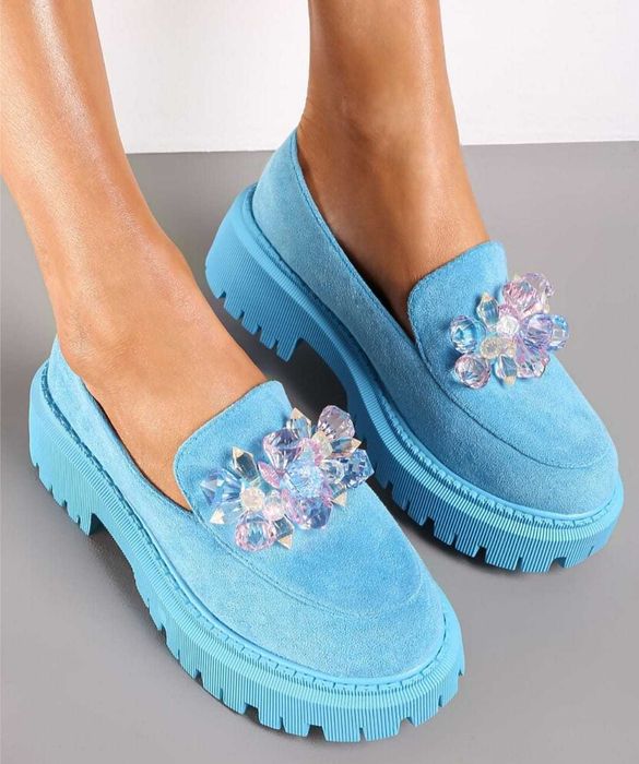Niebieskie mokasyny z kamieniami na platformie rozmiar 40