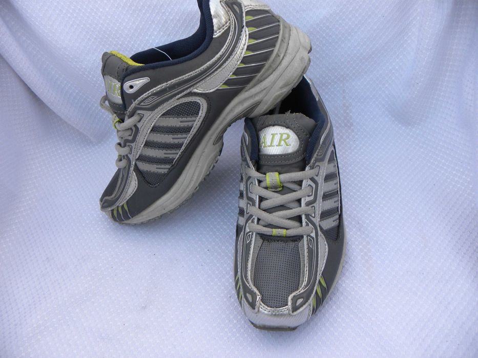 Buty sportowe chłopięce młodzieżowe rozmiar 37 wiązane