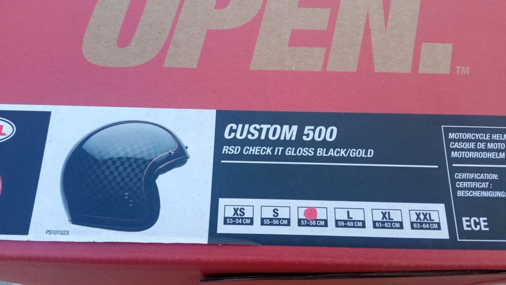 Capacete Jet da marca Bell