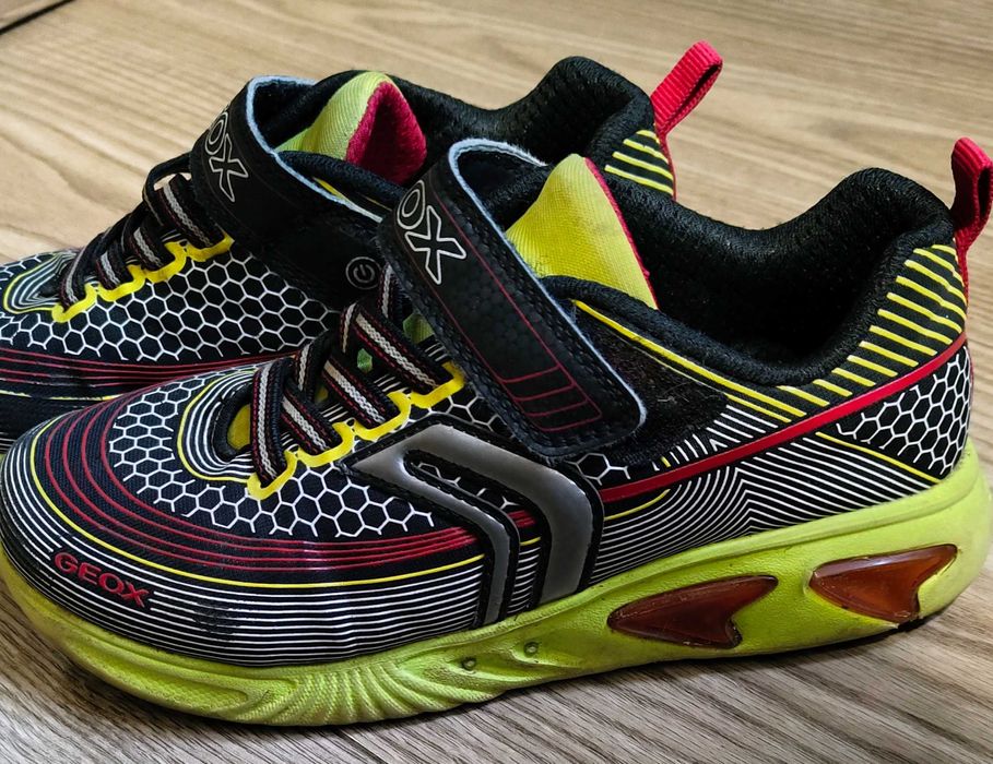 Buty sportowe adidasy półbuty dziecięce Geox rozm. 34