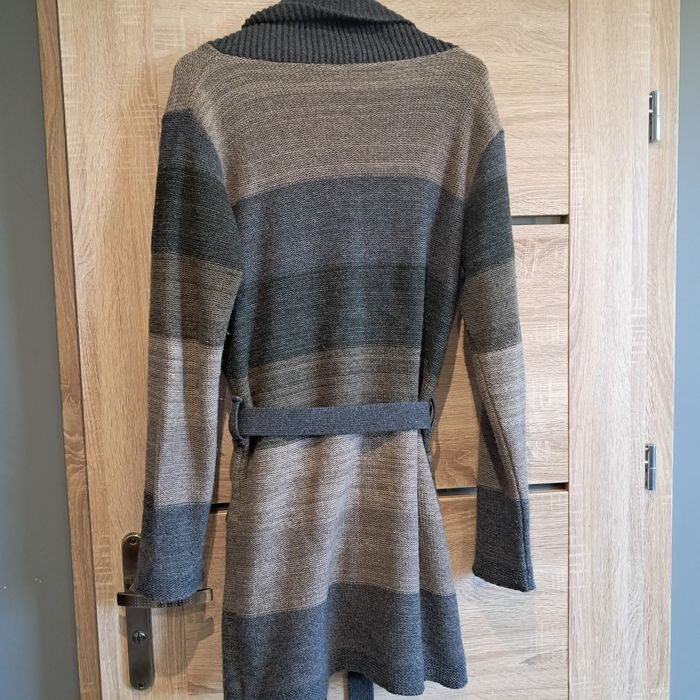 Długi kardigan 80 % wełna pasy sweter M