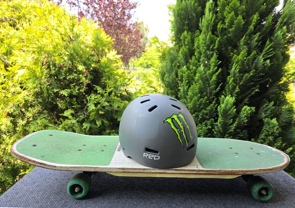 Skateboard - sprawny, kask gratis!