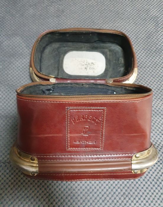 Винтажный дорожный бьюти-кейс, трейн-кейс, несессер "PERFECT LEATHER".