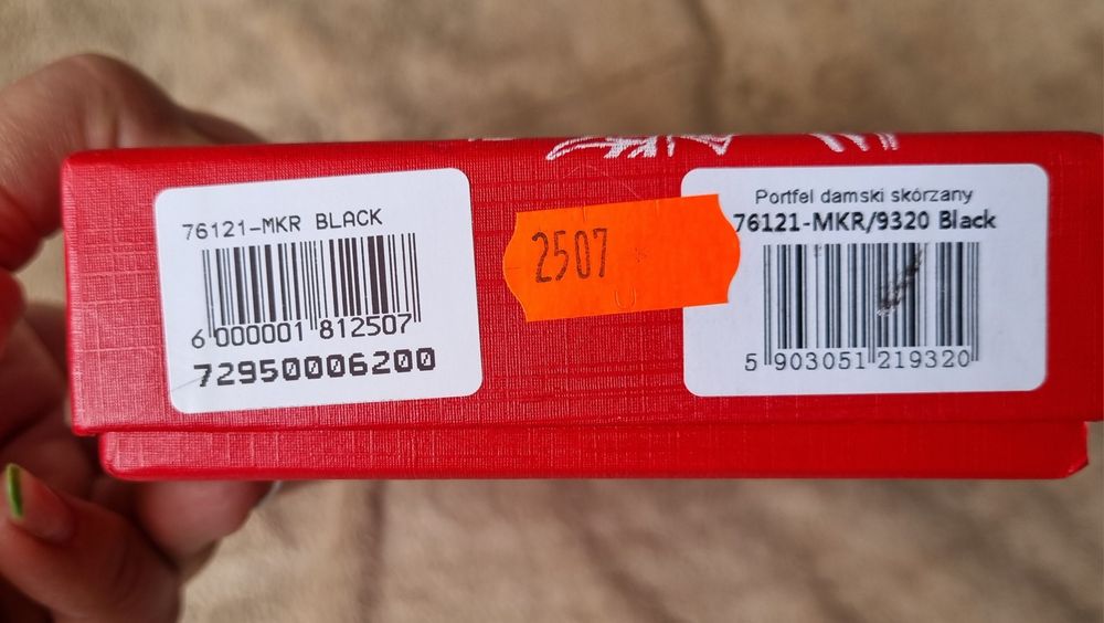 Damski portfel skórą piękny model Lorenti