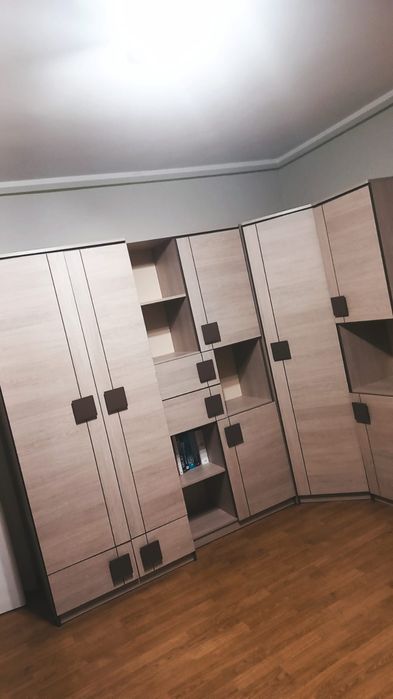 Młodzieżowa szafa wraz z komodą