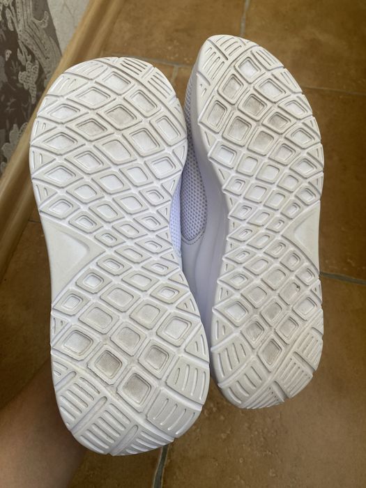 Білі кросівки workout memory foam