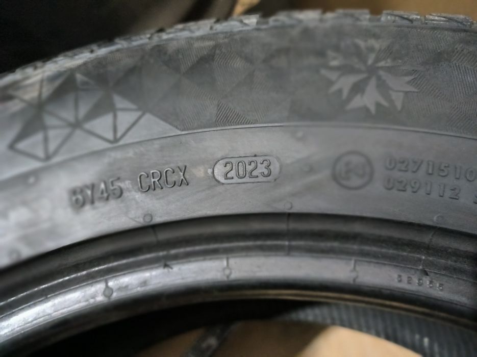 235/60R18 Continental VikingContact 7 2023