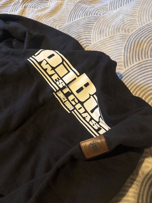 Bluza pit bull west coast , stan bdb .  rękawy z otworami na kciuki w mankietach.