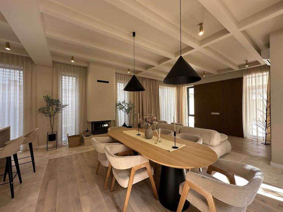 В продаже новый современный дом с бассейном в районе 12ст. Б. Фонтана.