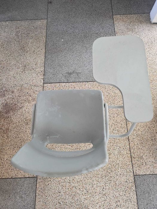 Cadeiras escolares / formação – várias unidades disponíveis