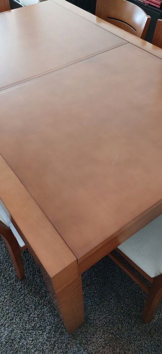 Mesa e cadeiras sala de jantar