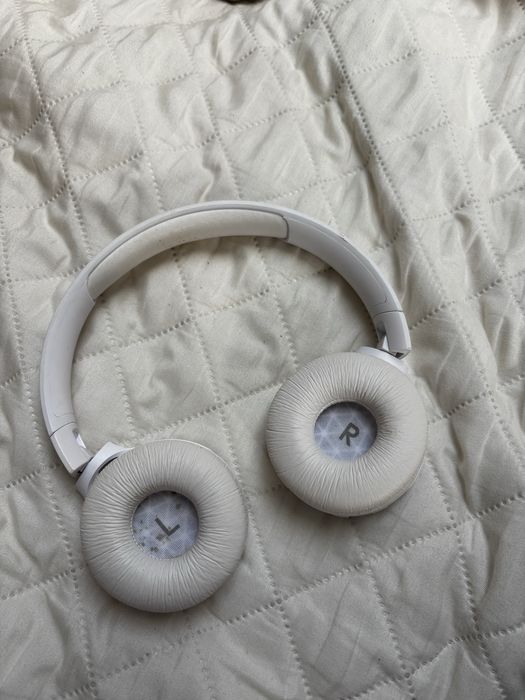 Słuchawki białe jbl