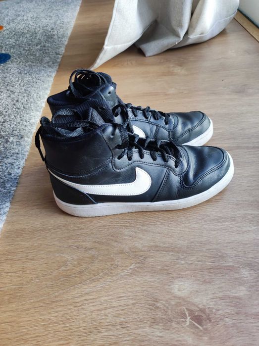 Ténis pretos altos Nike