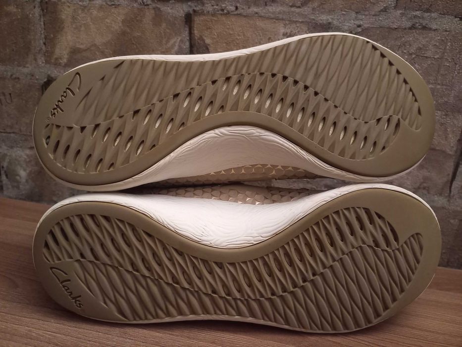 Кроссовки кожаные Clarks artisan размер 38.