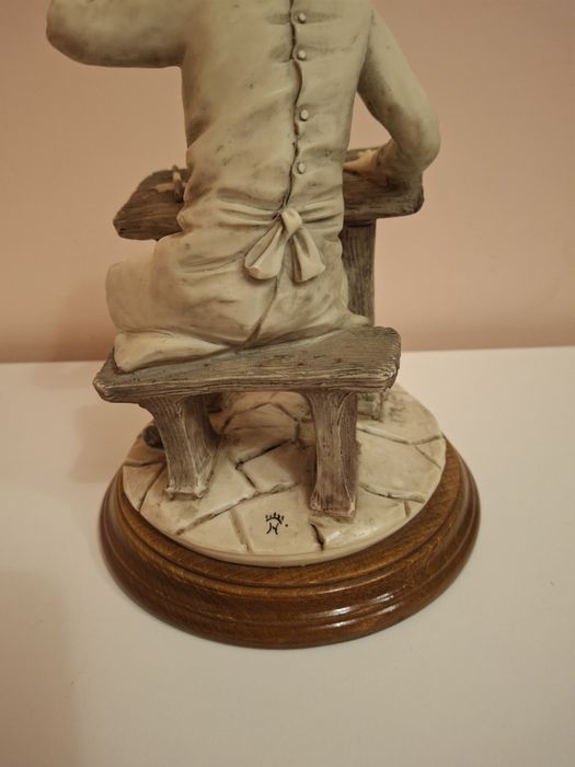 Giuseppe Armani – figurka „Uczeń przy ławce” 25,5 cm