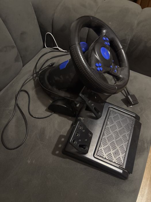 Руль та педалі для пк,ноутбука в гарному стані