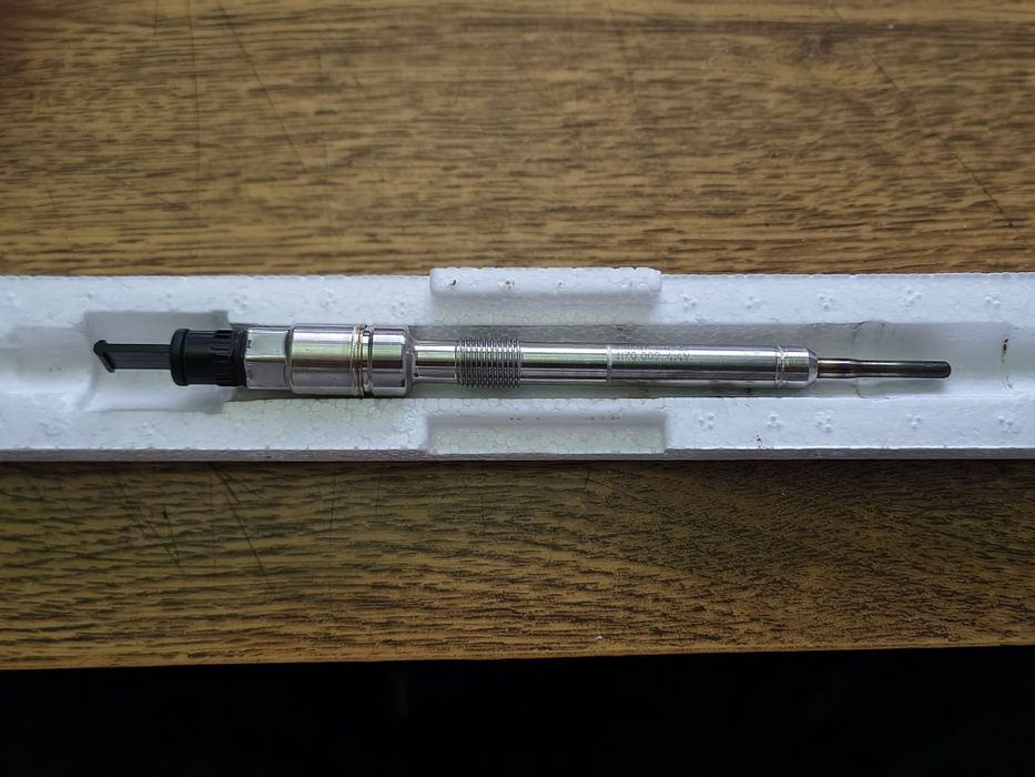 Свеча накаливания   с датчиком давление VAG