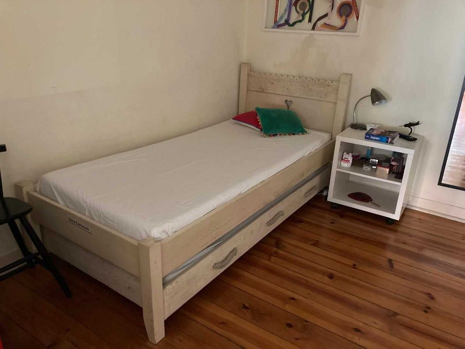 Duas camas individuais em gavetão da Octógono + Colchões