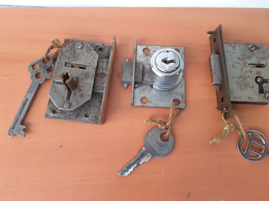 -Conjunto de 4 peças.