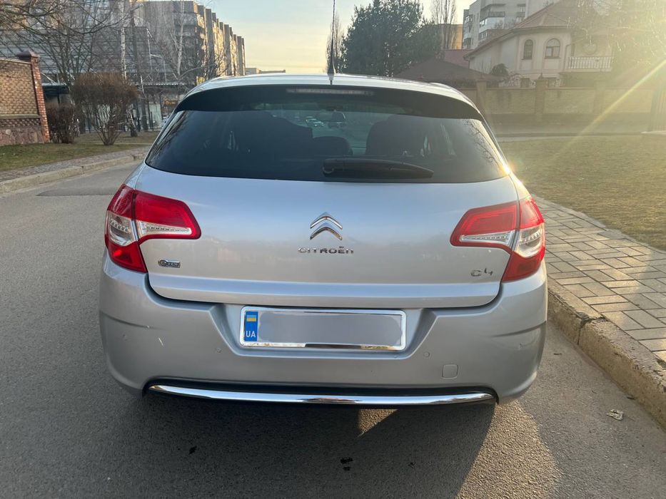Автомобіль citroen c4